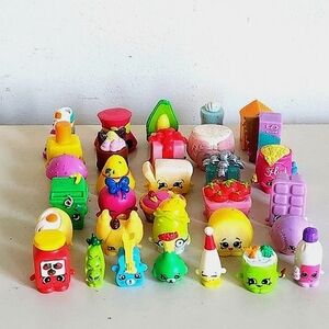 Huge Lot of 32 Shopkins Toys